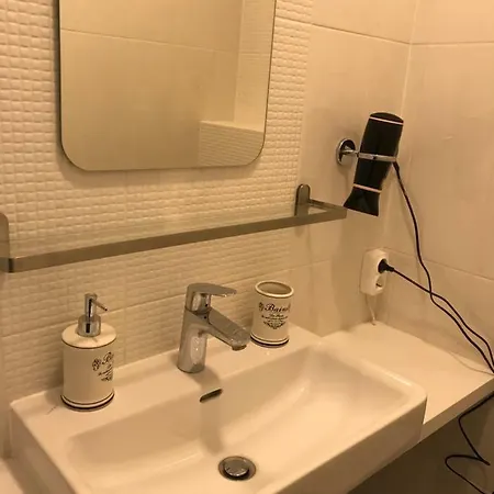 Viktor Apartment